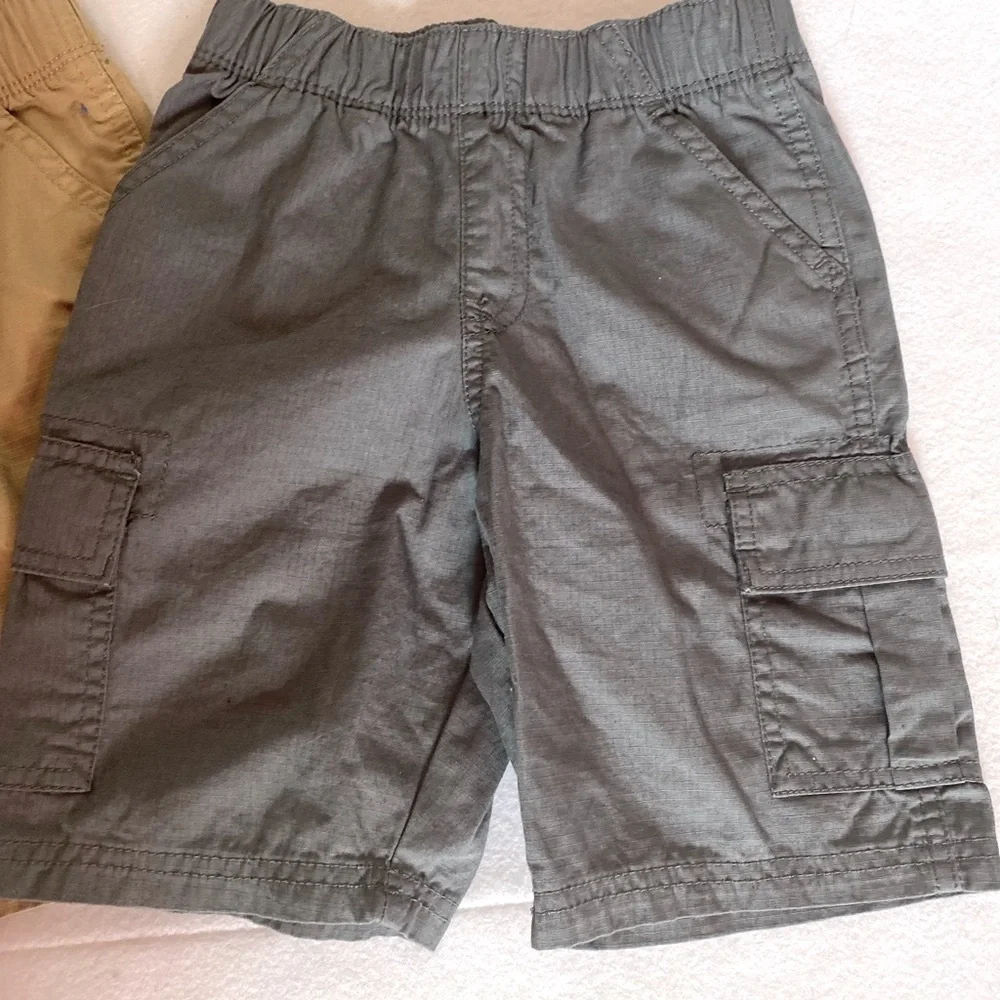 (2 pair)Gray and Tan Cargo Shorts Relaxed Fit Size 4 Summer casual Vacation